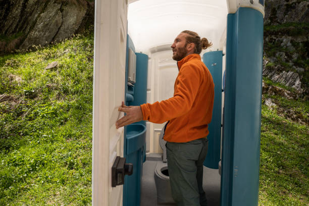 Best Portable restroom trailer rental  in Blossom, TX